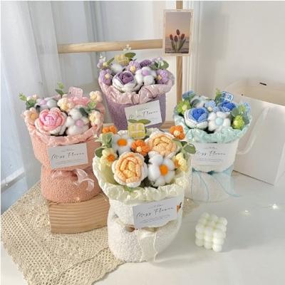Cadeau de la fête des enfants Sac de bouquet de simulation portable avec fleur de rose en peluche tricotée en couleurs multiples