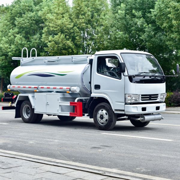 5000KG Left Hand Drive 4X2 Carbon Steel Fuel Oil Tanker Truck Delivery Transport Vehicle