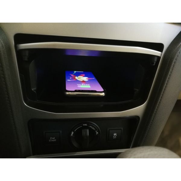 In Car Wireless Charger with qi For TOYOTA PRADO fast chargers 10W in car chargers with 3 coils