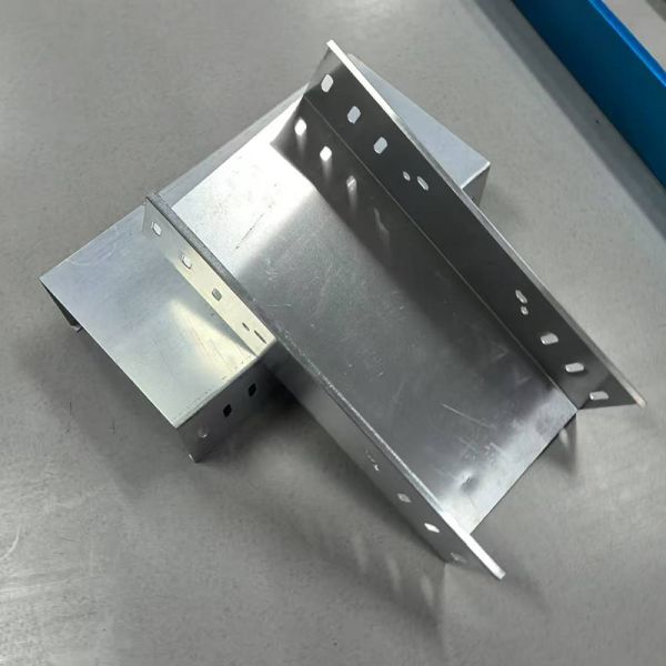 50mm-150mm Anodized Aluminum Alloy Ladder Cable Tray Silver Finish Sections