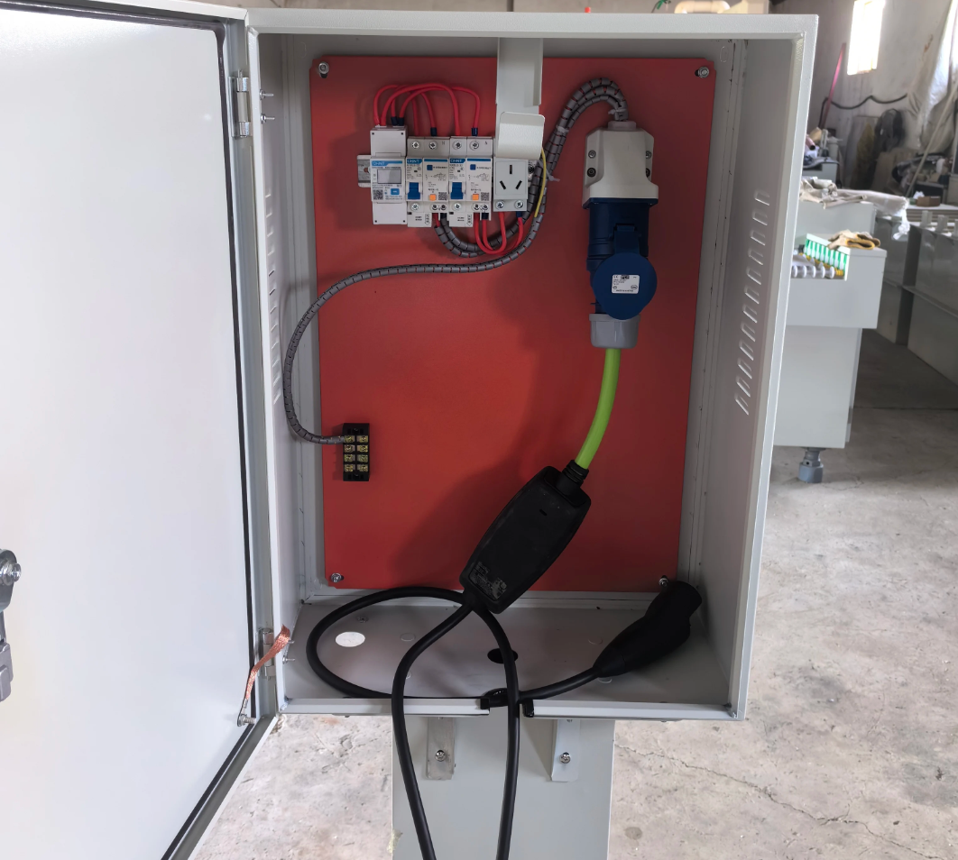 Tesla Household and Factory Installed 7KW Charging 220V 32A Plastic Plug and Socket Box