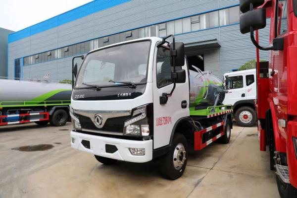 Le plus bon marché Mini 4*2 4000 litres aspirateur camion aspirateur d' égouts avec pompe