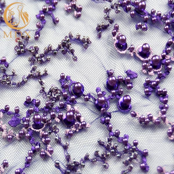 Сверкная пурпур яркого блеска вышил жемчугам ткани шнурка роскошным для платья вечера