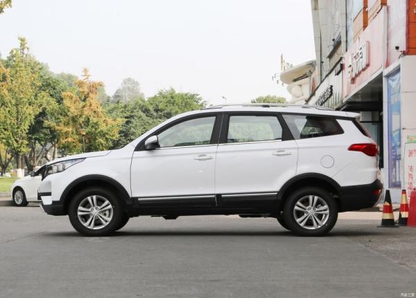 Compact Crossover 5 Door SUV 7 Seats White Body 160Km/H