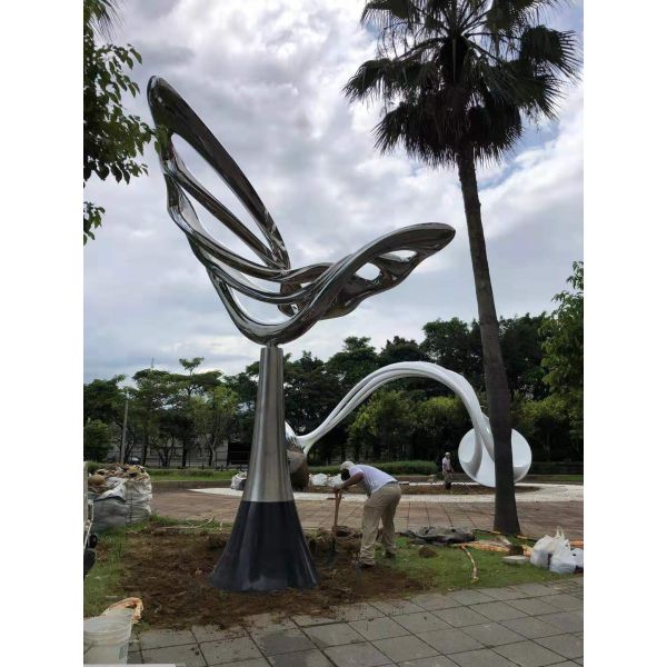 Modern Large Outdoor Sculpture , Mirror Polished Stainless Steel Art Sculptures