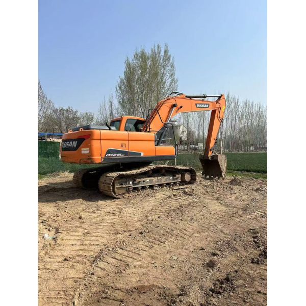 Использованный экскаватор Doosan Dx215 мощностью 110 кВт