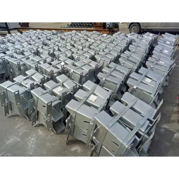 Highway Road Vehicle Barrier Galvanized Powder Coated Thrie Beam W Beam Guardrail