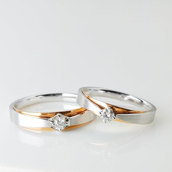 Diamond Special Double Color 0.082ct 18K Gold Couple Rings