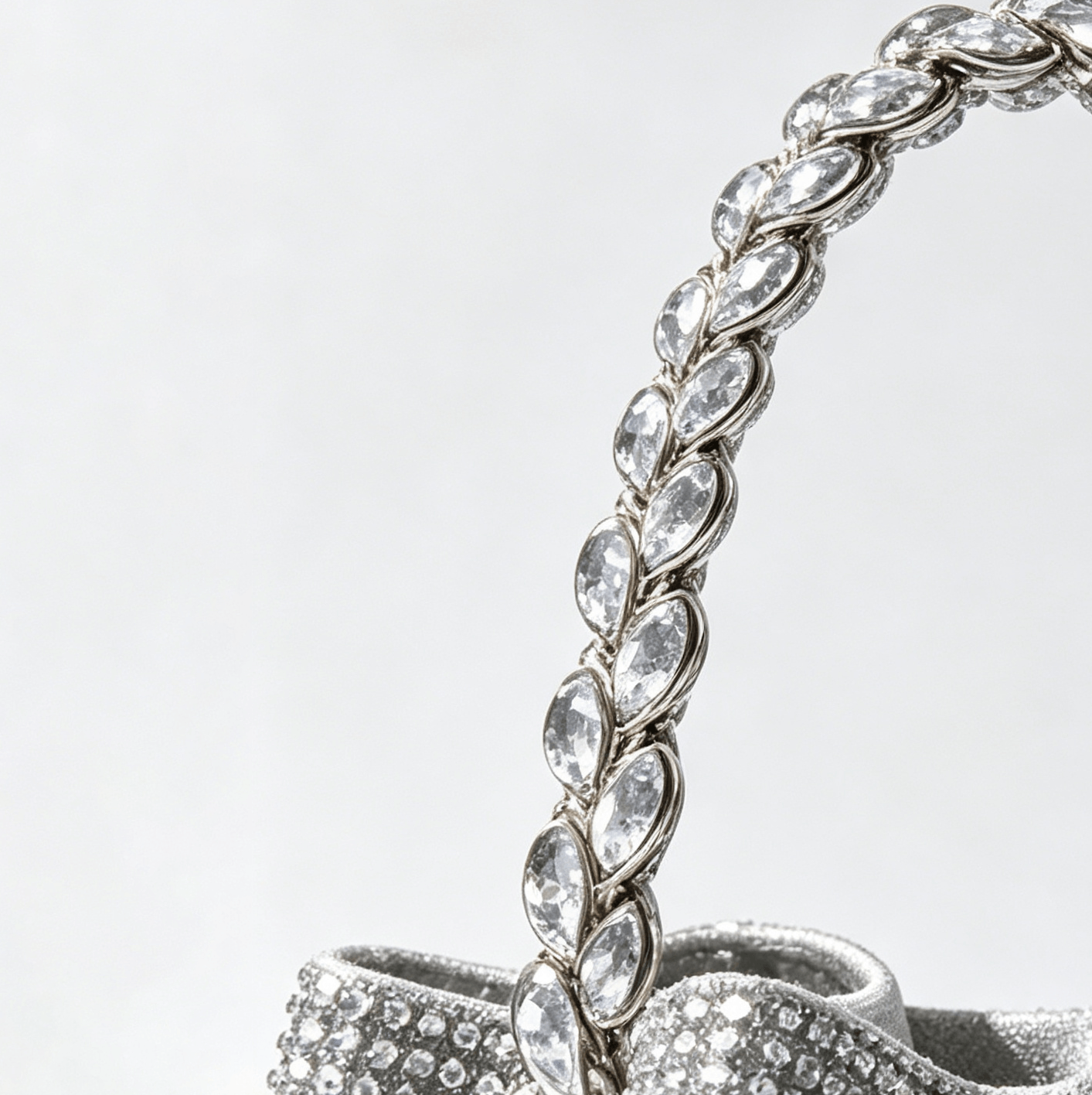 Luxury Crystal Evening Bucket Handbag – Sparkly Rhinestone Party Purse with Rigid Crystal Top Handle
