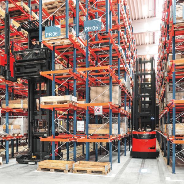 VNA Rack Very Narrow Aisle Heavy Duty Rack VNA Pallet Racking Beam Racking