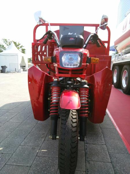 Triciclo Prático para o Mercado do Sudão 2016 Design 150cc 200cc Tank de Água Cargo Triciclo