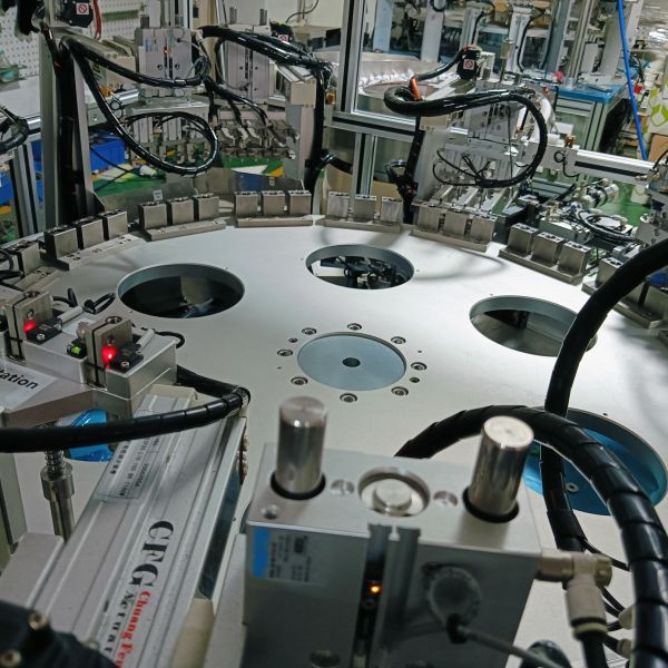 インフュージョン・ドロッパー組立機 カスタマイズされたターンテーブル 動作し安定