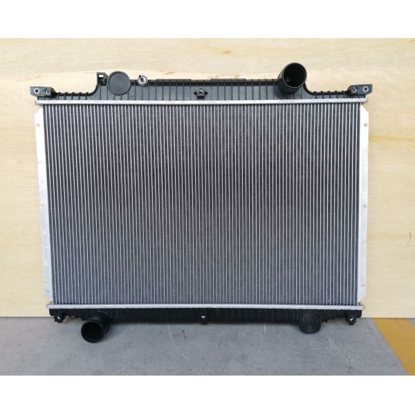 Алюминиевый пластиковый автомобиль неиндивидуального пользования Dongfeng Тяньцзиня радиатора тяжелого грузовика