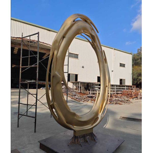 Modern Garden Ornaments Statues Handmade Polished Abstract Metal Sculpture