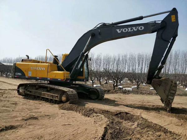 Máquina escavadora usada pesada da maquinaria, máquina escavadora de 29 toneladas de EC290BLC Volvo que move-se pela corrente