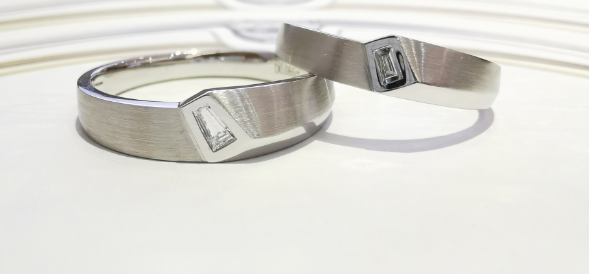 Groove 18k Gold Diamond Couple Rings