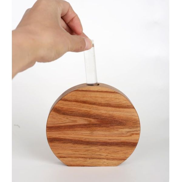 Modern Design Style Wooden Vase Capable of Inserting Flowers for Anniversary Occasion