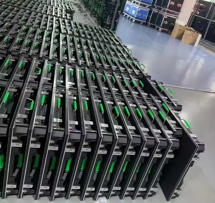 Aluguel de tela de parede LED Grande cartaz tela de LED em cores completas 140° ângulo de visão P4.81 vídeo painel de parede