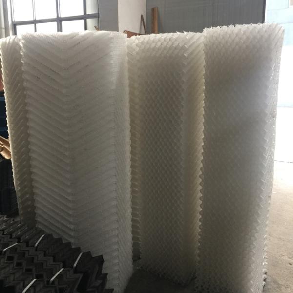 Meios 19mm 30mm da suficiência da torre refrigerando de Brentwood do enchimento do PVC do contracorrente