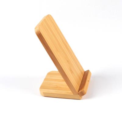 Carregador sem fio 7.5W 205KHZ do telefone celular vertical reciclável de bambu