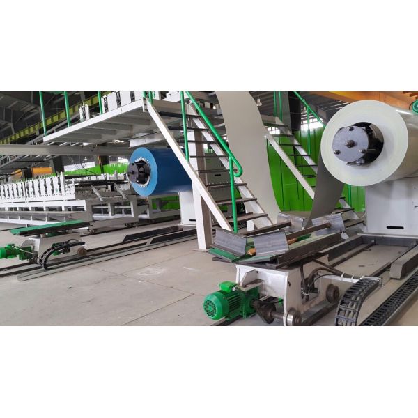 Сформированный ПУ секционный крен стального листа цвета производственной линии панели сэндвича бывший