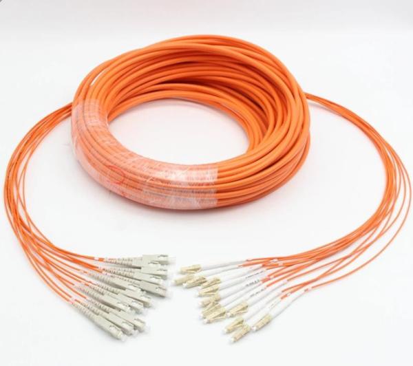 O cabo de fibra ótica pre Connectorized de 12 costas multimodo com 2.0mm ventila para fora as tranças