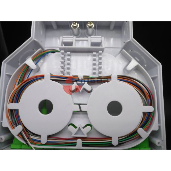 Переходники и отрезки провода портов СК/АПК терминальной коробки 12 оптического волокна ДИН пластиковые