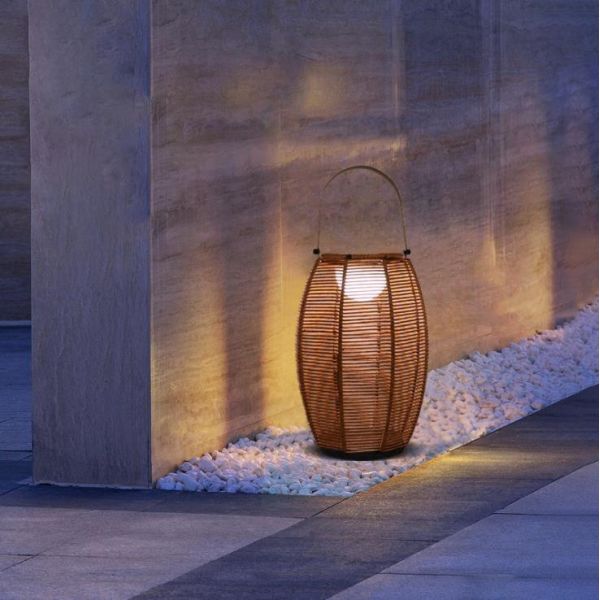 Outdoor Rattan Shade Floor Lamp Solar Powered IP65 Waterproof