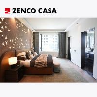 Conjunto de mobiliário de quarto de luxo leve composto por uma cama de casal confortável e cabeçote de madeira maciça