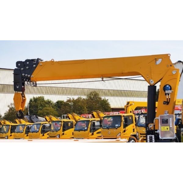 5tons Electric Knuckle Boom Xcmg Howo Used Mobile Wrecker Mounted Crane Truck