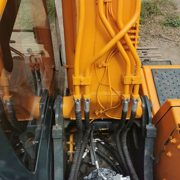 21ton 113KW Hyundai 220-9s Excavator with Large Digging Capacity