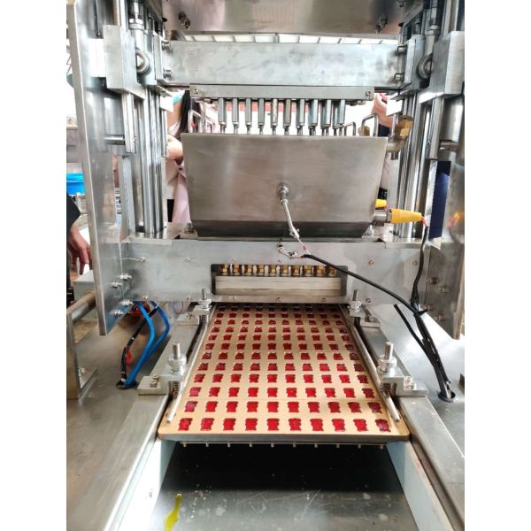 Automatic Commercial Gummies Candy Production Machine with 1900*900*1620mm