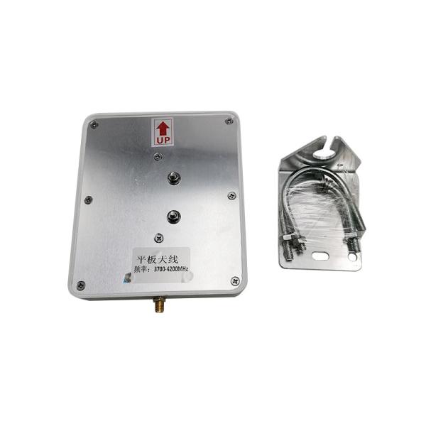 14dBi UWB Antenna Outdoor Ultrawideband 3700-4200MHz SMA Connector 140x120x25
