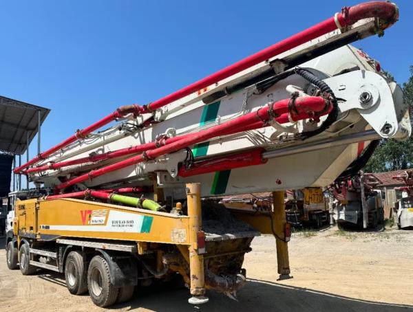 2020 XCMG HB62V pompe de gonflement en béton montée sur camion avec châssis SITRAK
