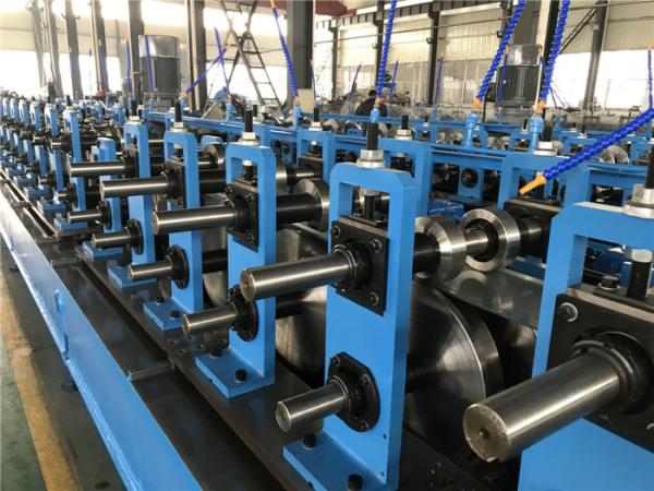 Rolo galvanizado chapéu alto do material de folha que forma a máquina com espessura 2.0mm do sistema do corte do cargo