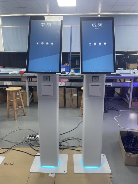 Borne libre-service intelligente : améliorez l'expérience client grâce à la technologie LCD