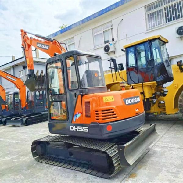Doosan DH 55 5 Ton Smail Send Hand Excavator from Korea 2020 Model with 2001 Working Hours