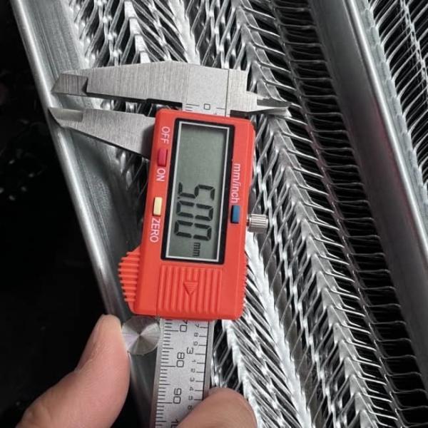 Pre Notched Hot Dip Galvanized Steel 3/8 High Rib Lath G60 3.4 Lbs/Sq. Yd For Stucco Work