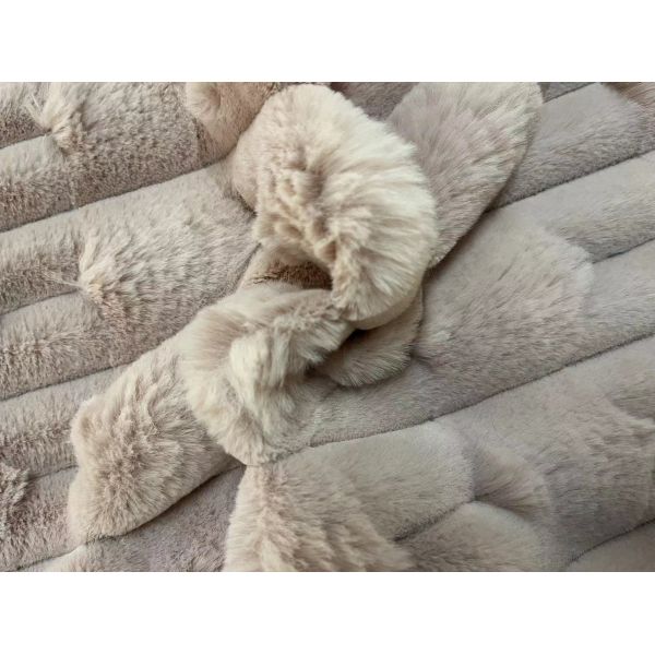 Soft and Durable Short Pile Faux Fur Fabric for Home Textile Knitted Backing Technics