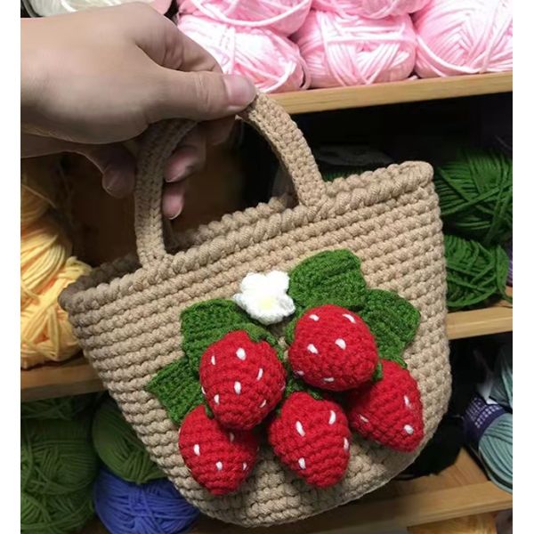 Brown Wool Hand Woven Bags 3D Strawberry For Girls 13cm×14cm