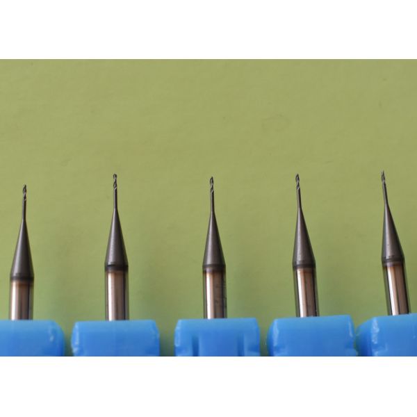 Карбид 2 рифлит торцевую фрезу шеи HRC60 2.5mm длинную