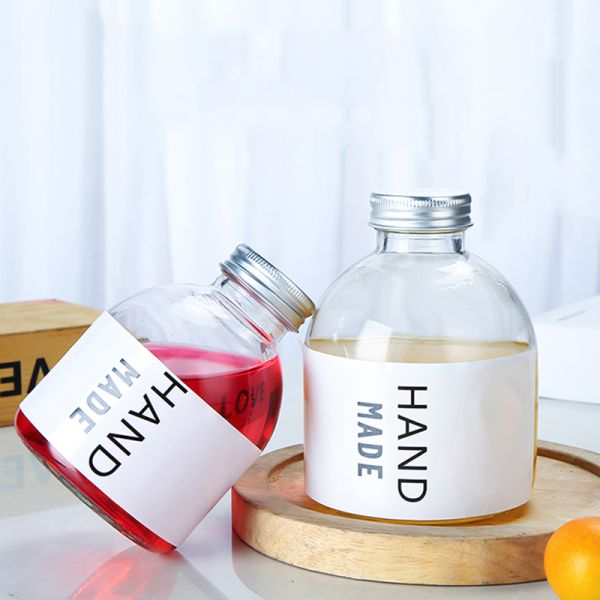 На открытом воздухе бутылка холодного напитка 500мл, особенная круглая форменная стеклянная бутылка духа