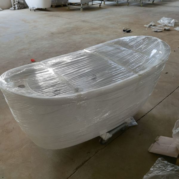 Customized Function Freestanding Luxury Oval Acrylic Bathtub with Optional Whirlpool