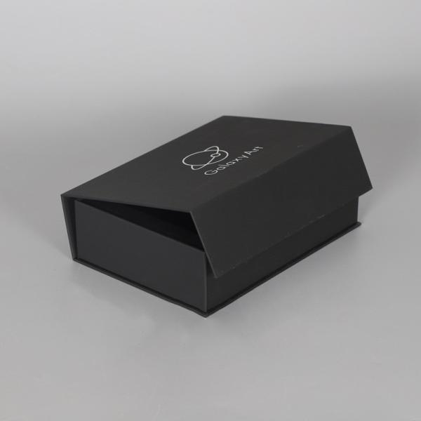 Jewelry flip box customized with black EVA lining ring and bracelet display box magnetic attraction jewelry box boutique