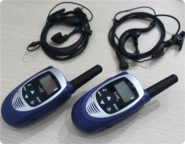 T228 mini size walky talky radio fm CB UHF radios