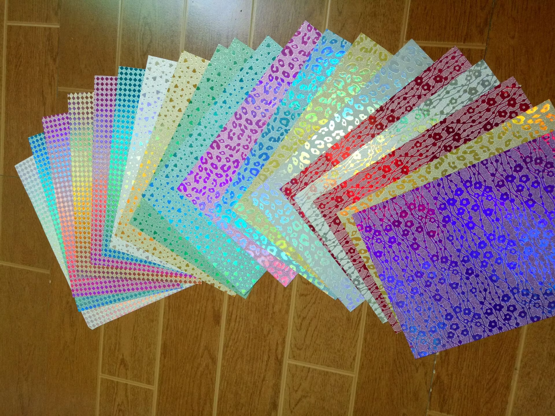 Película de brillo de calidad superior de 85 micras Material de embalaje CPP duradero Muestras de soporte de extrusión múltiple