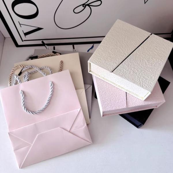 Custom Jewelry Box Gift BoxFor Storing Necklaces Bracelets Rings Earrings And Hand Strung Jewelry