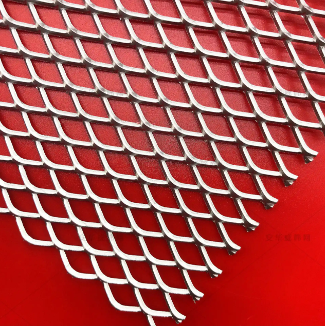 Expanded Metal Mesh Durable and Ventilated for Flooring and Safety Applications