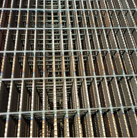 Hot Dip Galvanized Serrated Stainless Steel Grating for Industrial Walkways and Platforms