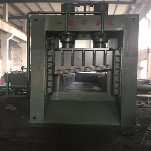 Heavy Duty Industrial Hydraulic Gantry Shear 22MPa For Safer Heavy Scrap Cutting And Recycling Yard Operation With Air Cooling System